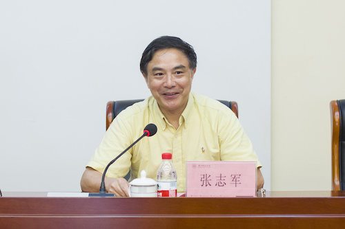 亚洲无码
党委副书记张志军代表学校向会议致辞