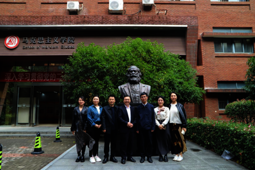 亚洲无码要闻
5