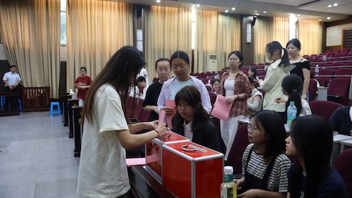 亚洲无码
第三届团委学生会换届大会圆满举办18